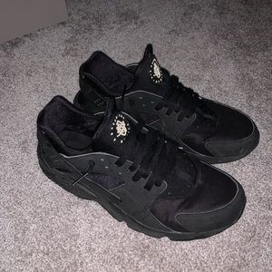 black huaraches
